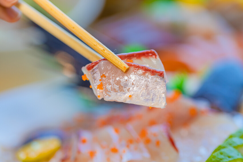 澎派水產 – 後壁湖必吃 x 100元澎湃生魚片 活跳跳新鮮海鮮 季節限定飛魚生魚片 超高CP值海產餐廳 大港入船