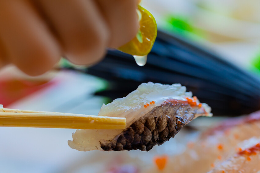 澎派水產 – 後壁湖必吃 x 100元澎湃生魚片 活跳跳新鮮海鮮 季節限定飛魚生魚片 超高CP值海產餐廳 大港入船