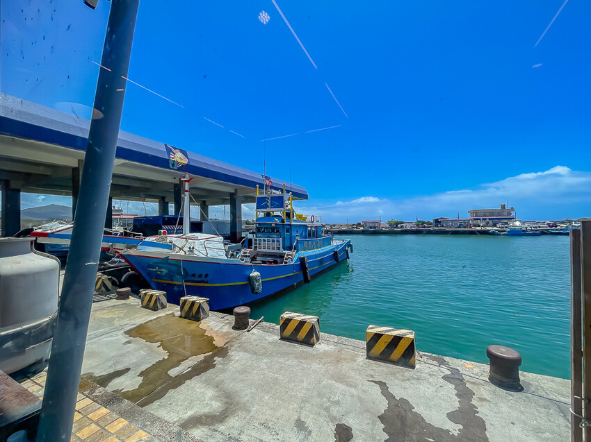 澎派水產 – 後壁湖必吃 x 100元澎湃生魚片 活跳跳新鮮海鮮 季節限定飛魚生魚片 超高CP值海產餐廳 大港入船