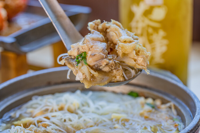 澎派水產 – 後壁湖必吃 x 100元澎湃生魚片 活跳跳新鮮海鮮 季節限定飛魚生魚片 超高CP值海產餐廳 大港入船