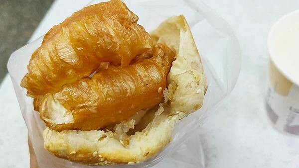 【台北美食】豆漿燒餅店|常常需要排隊的超人氣無名豆漿店