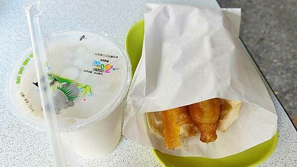 【台北美食】豆漿燒餅店|常常需要排隊的超人氣無名豆漿店