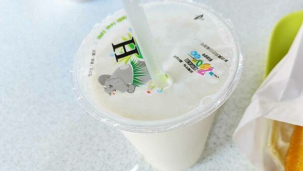 【台北美食】豆漿燒餅店|常常需要排隊的超人氣無名豆漿店