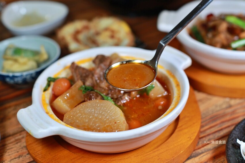 員林美食富味美之家︱彰化員林平價美食中式個人套餐推薦宮保雞丁特餐.秘製紅燒牛腩煲特餐.日式豬排蛋包飯,