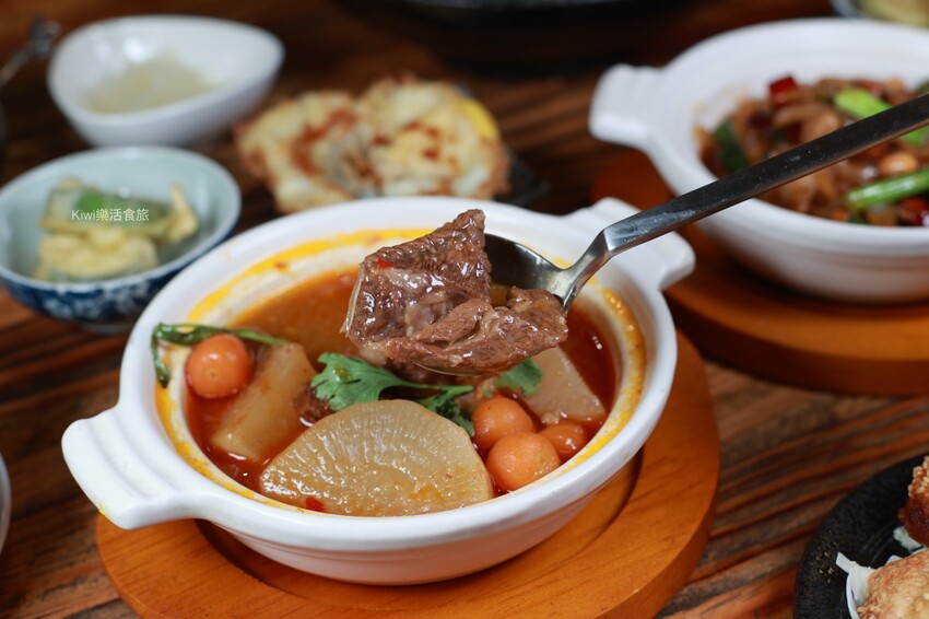 員林美食富味美之家︱彰化員林平價美食中式個人套餐推薦宮保雞丁特餐.秘製紅燒牛腩煲特餐.日式豬排蛋包飯,