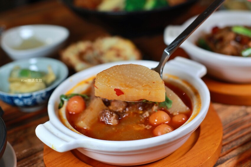 員林美食富味美之家︱彰化員林平價美食中式個人套餐推薦宮保雞丁特餐.秘製紅燒牛腩煲特餐.日式豬排蛋包飯,