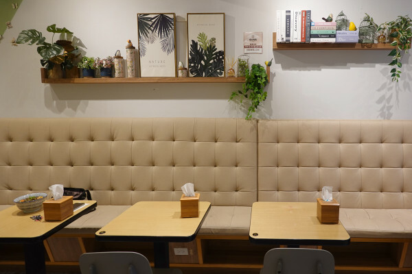 桃園市中壢區肉食族也能開心吃的中壢中原大學香知有素蔬食餐廳,好吃中壢中原素食炸物,素食拉麵免費加湯加麵還附飲料