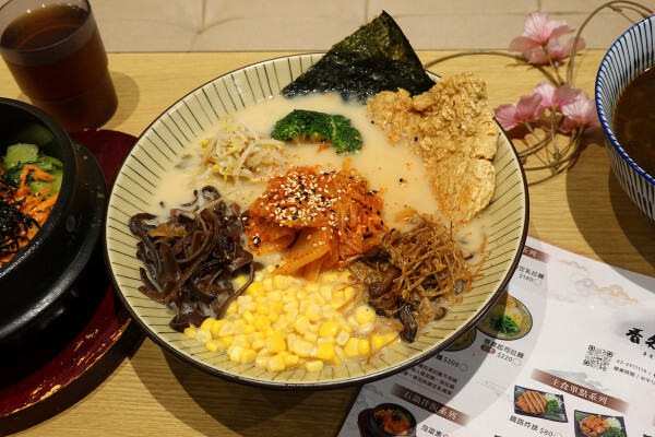 桃園市中壢區肉食族也能開心吃的中壢中原大學香知有素蔬食餐廳,好吃中壢中原素食炸物,素食拉麵免費加湯加麵還附飲料