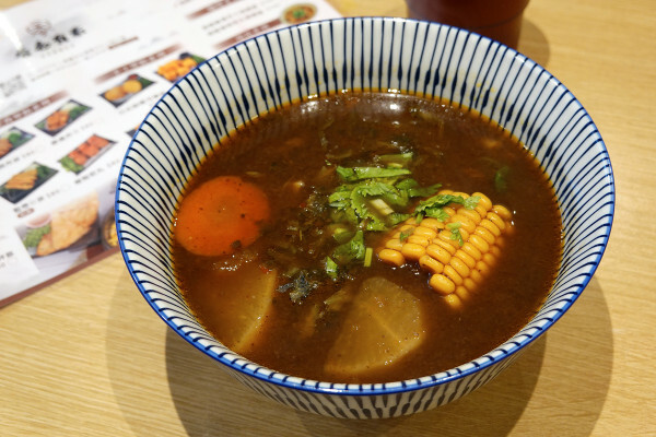 桃園市中壢區肉食族也能開心吃的中壢中原大學香知有素蔬食餐廳,好吃中壢中原素食炸物,素食拉麵免費加湯加麵還附飲料