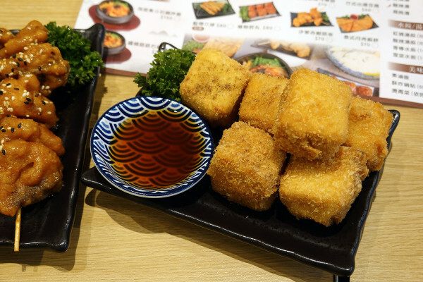 桃園市中壢區肉食族也能開心吃的中壢中原大學香知有素蔬食餐廳,好吃中壢中原素食炸物,素食拉麵免費加湯加麵還附飲料