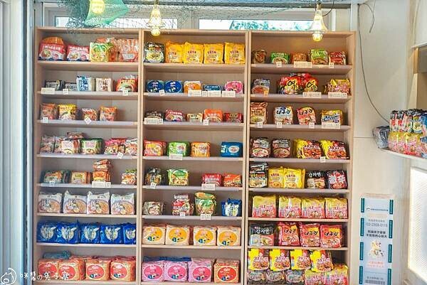 基隆美食。小李海鮮麵 八斗子車站對面的半自助吃泡麵 自選