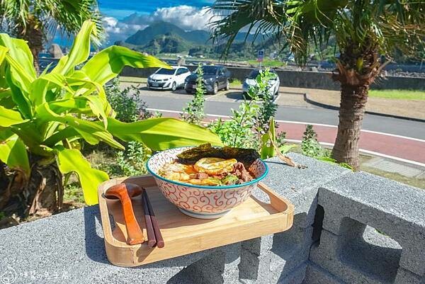 基隆美食。小李海鮮麵 八斗子車站對面的半自助吃泡麵 自選