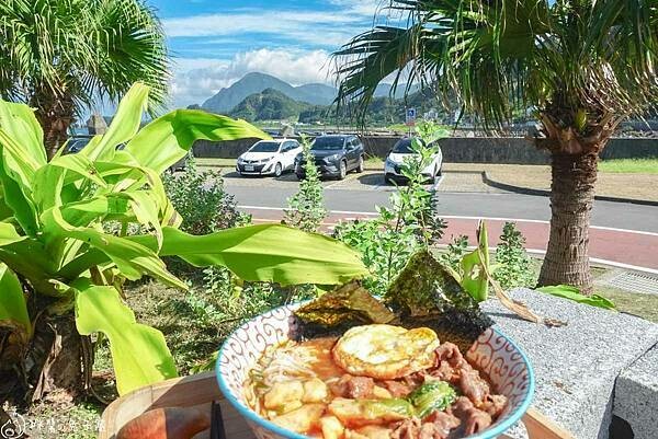 基隆美食。小李海鮮麵 八斗子車站對面的半自助吃泡麵 自選