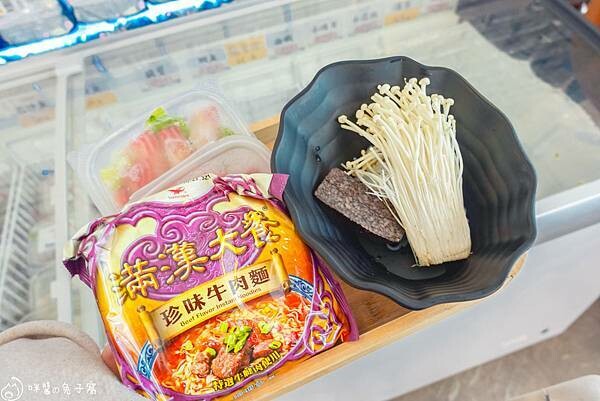 基隆美食。小李海鮮麵 八斗子車站對面的半自助吃泡麵 自選