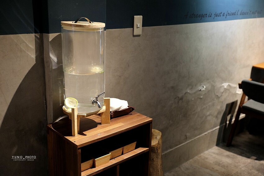 甜點控必收!隱身老宅 4.7星「神級肉桂捲」司康/戚風蛋糕推薦|OZM 啢男咖啡甜點 (台中西區下午茶/甜點)