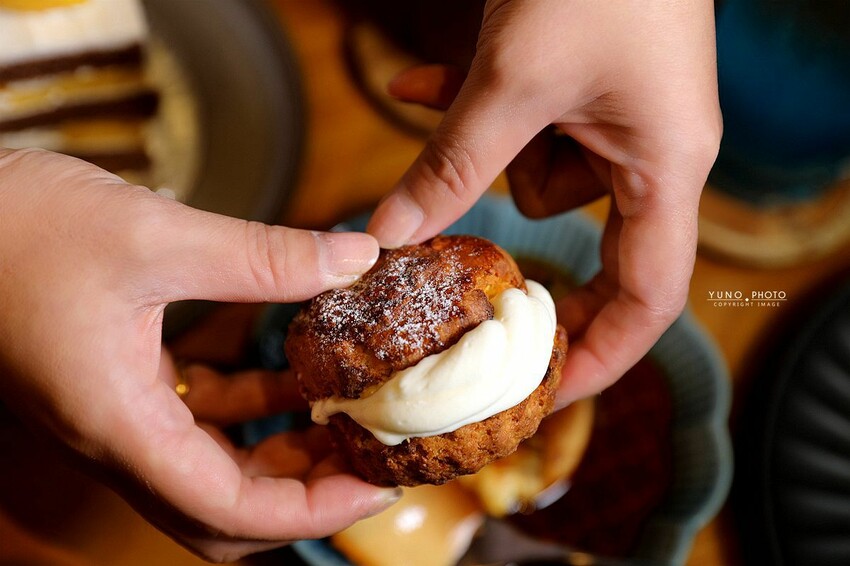 甜點控必收!隱身老宅 4.7星「神級肉桂捲」司康/戚風蛋糕推薦|OZM 啢男咖啡甜點 (台中西區下午茶/甜點)