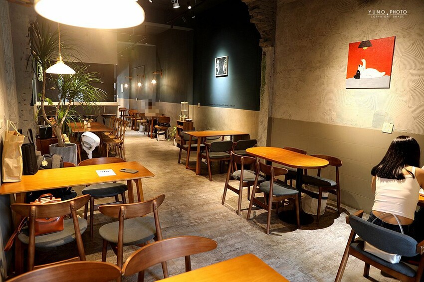 甜點控必收!隱身老宅 4.7星「神級肉桂捲」司康/戚風蛋糕推薦|OZM 啢男咖啡甜點 (台中西區下午茶/甜點)