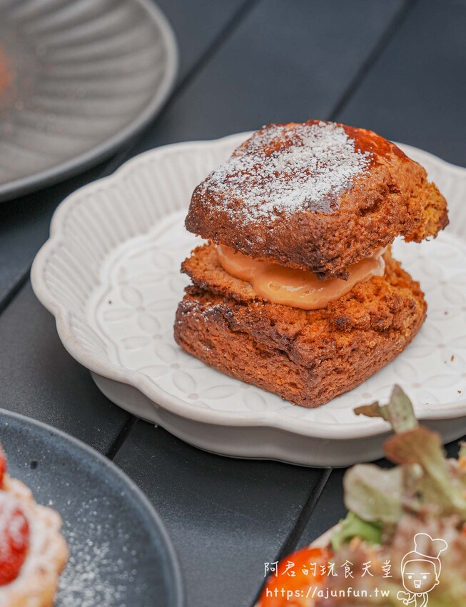 【台中肉桂捲推薦】OZM啢男咖啡甜點,巷弄老宅裡的創意司康