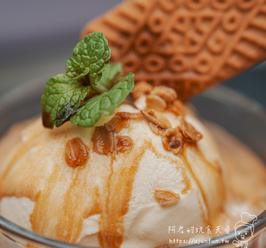 【台中肉桂捲推薦】OZM啢男咖啡甜點,巷弄老宅裡的創意司康