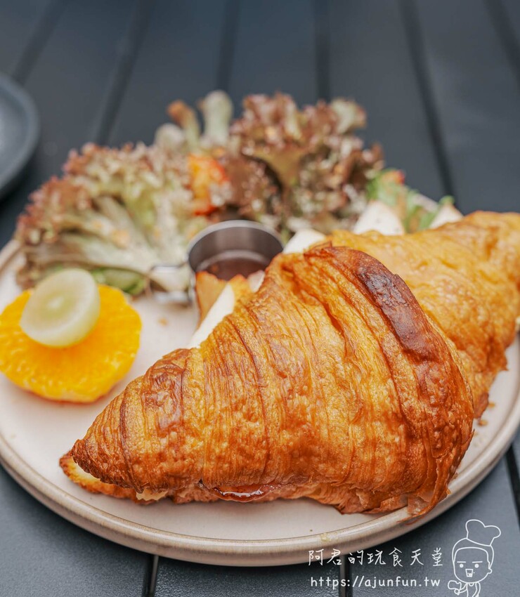 【台中肉桂捲推薦】OZM啢男咖啡甜點,巷弄老宅裡的創意司康