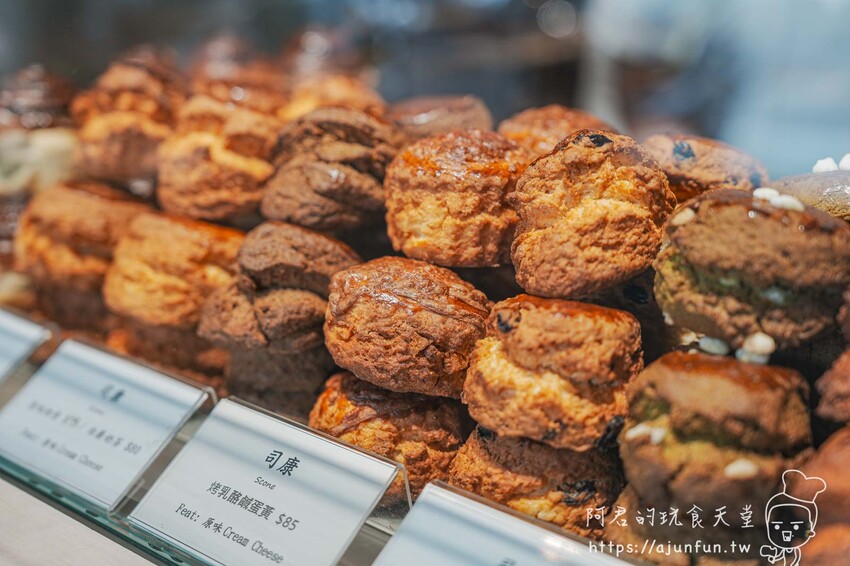 【台中肉桂捲推薦】OZM啢男咖啡甜點,巷弄老宅裡的創意司康