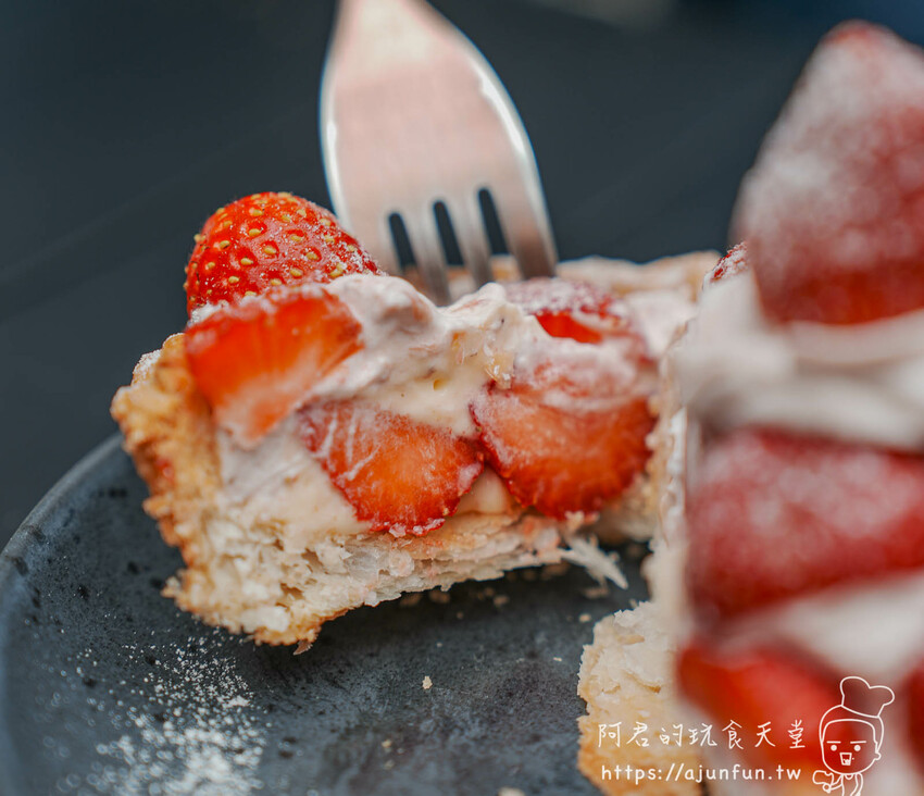 【台中肉桂捲推薦】OZM啢男咖啡甜點,巷弄老宅裡的創意司康