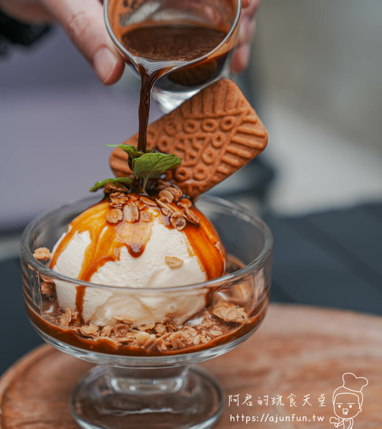 【台中肉桂捲推薦】OZM啢男咖啡甜點,巷弄老宅裡的創意司康