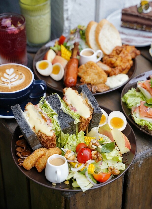 新竹平價又豐盛好吃的早午餐推薦！歡慶「掬熙商行 G.C Brunch & Coffee」一週年，早午餐時段皆享85折優惠！用餐空間寬敞又舒適，還是間寵物友善咖啡廳～ - 阿華田的美食日記