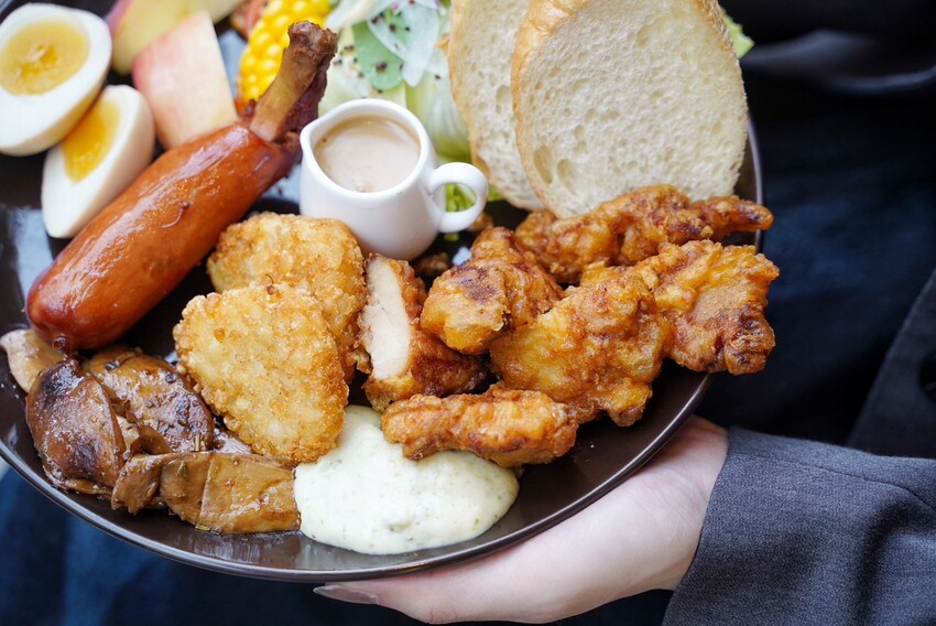 新竹平價又豐盛好吃的早午餐推薦！歡慶「掬熙商行 G.C Brunch & Coffee」一週年，早午餐時段皆享85折優惠！用餐空間寬敞又舒適，還是間寵物友善咖啡廳～ - 阿華田的美食日記