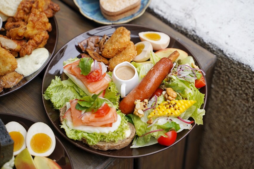 新竹平價又豐盛好吃的早午餐推薦！歡慶「掬熙商行 G.C Brunch & Coffee」一週年，早午餐時段皆享85折優惠！用餐空間寬敞又舒適，還是間寵物友善咖啡廳～ - 阿華田的美食日記