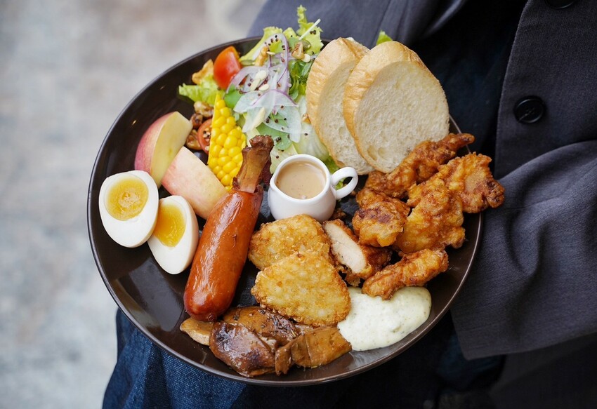 新竹平價又豐盛好吃的早午餐推薦！歡慶「掬熙商行 G.C Brunch & Coffee」一週年，早午餐時段皆享85折優惠！用餐空間寬敞又舒適，還是間寵物友善咖啡廳～ - 阿華田的美食日記