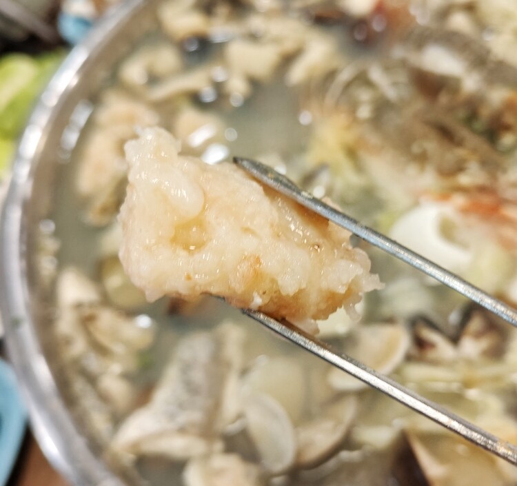 新竹最浮誇最強火鍋「石憶食鍋」1999Enjoy痛風海鮮鍋太狂啦！壽星送蝦、懷舊打卡氛圍一次滿足！