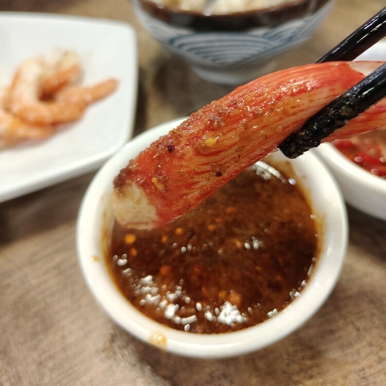 新竹最浮誇最強火鍋「石憶食鍋」1999Enjoy痛風海鮮鍋太狂啦！壽星送蝦、懷舊打卡氛圍一次滿足！