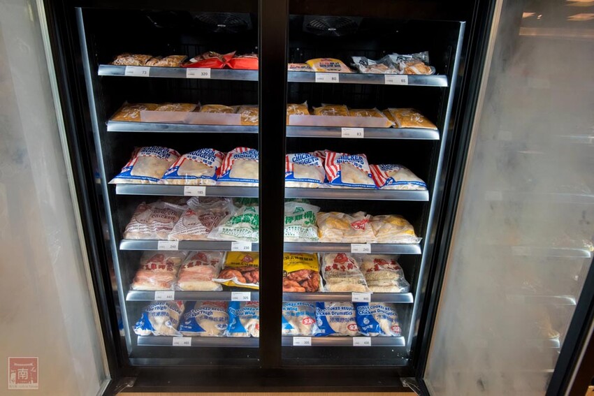 【冷凍食品賣場】專業冷凍食品超市，海鮮、生鮮、調理食品一次購足，千款商品現貨供應，專屬停車場及小孩遊樂區~魚大俠冷凍食材本舖 - 南人幫