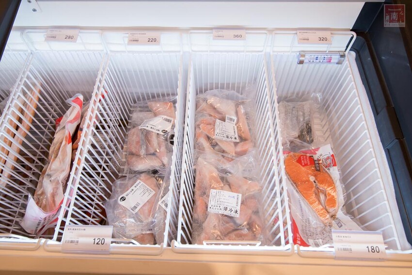 【冷凍食品賣場】專業冷凍食品超市，海鮮、生鮮、調理食品一次購足，千款商品現貨供應，專屬停車場及小孩遊樂區~魚大俠冷凍食材本舖 - 南人幫