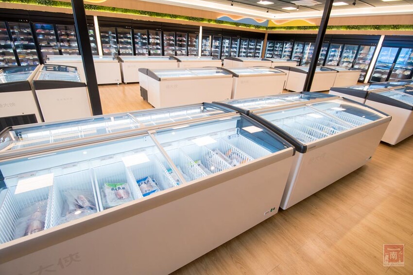 【冷凍食品賣場】專業冷凍食品超市，海鮮、生鮮、調理食品一次購足，千款商品現貨供應，專屬停車場及小孩遊樂區~魚大俠冷凍食材本舖 - 南人幫