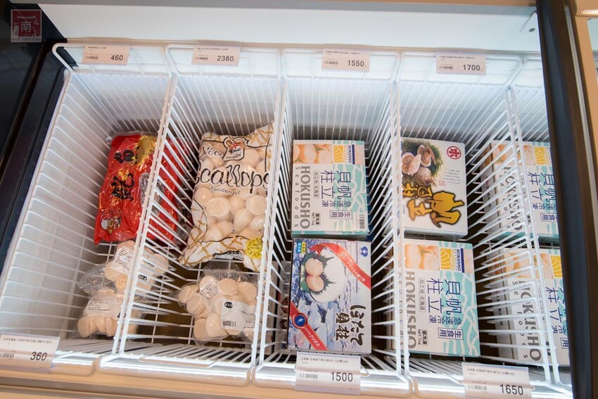 【冷凍食品賣場】專業冷凍食品超市，海鮮、生鮮、調理食品一次購足，千款商品現貨供應，專屬停車場及小孩遊樂區~魚大俠冷凍食材本舖 - 南人幫