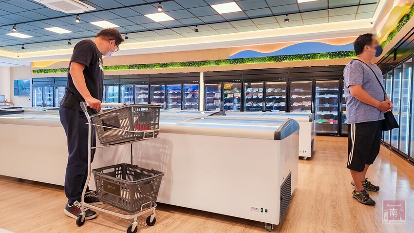 【冷凍食品賣場】專業冷凍食品超市，海鮮、生鮮、調理食品一次購足，千款商品現貨供應，專屬停車場及小孩遊樂區~魚大俠冷凍食材本舖 - 南人幫
