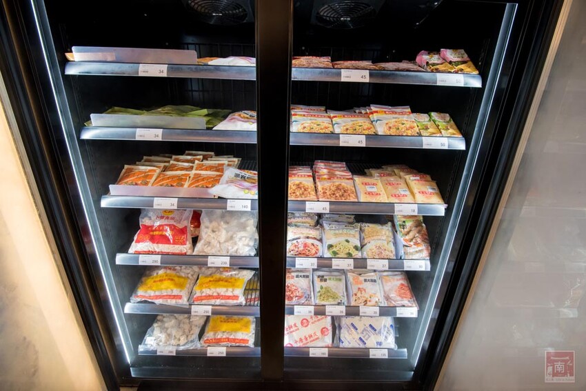 【冷凍食品賣場】專業冷凍食品超市，海鮮、生鮮、調理食品一次購足，千款商品現貨供應，專屬停車場及小孩遊樂區~魚大俠冷凍食材本舖 - 南人幫