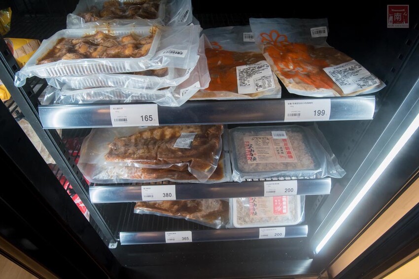 【冷凍食品賣場】專業冷凍食品超市，海鮮、生鮮、調理食品一次購足，千款商品現貨供應，專屬停車場及小孩遊樂區~魚大俠冷凍食材本舖 - 南人幫