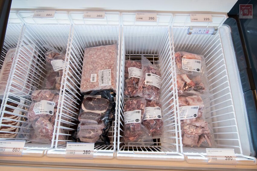 【冷凍食品賣場】專業冷凍食品超市，海鮮、生鮮、調理食品一次購足，千款商品現貨供應，專屬停車場及小孩遊樂區~魚大俠冷凍食材本舖 - 南人幫