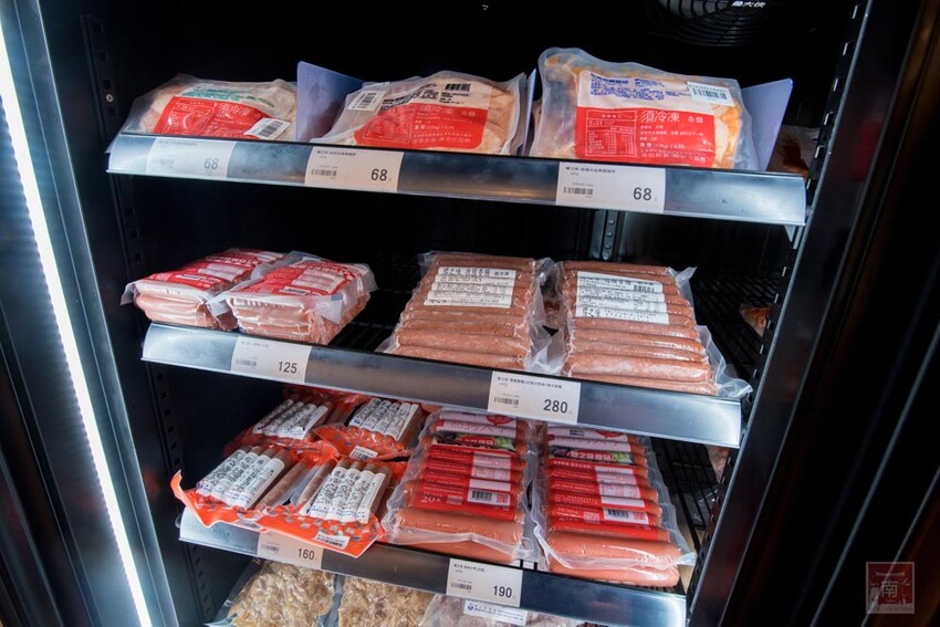【冷凍食品賣場】專業冷凍食品超市，海鮮、生鮮、調理食品一次購足，千款商品現貨供應，專屬停車場及小孩遊樂區~魚大俠冷凍食材本舖 - 南人幫