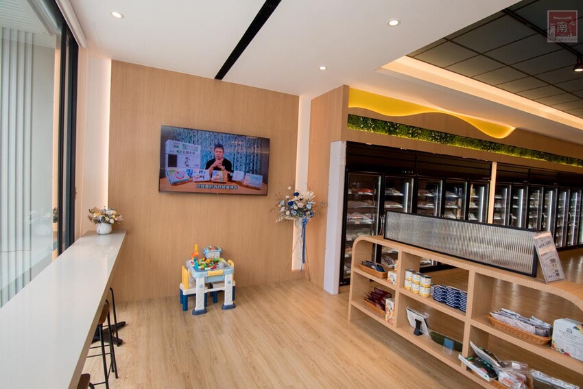 【冷凍食品賣場】專業冷凍食品超市，海鮮、生鮮、調理食品一次購足，千款商品現貨供應，專屬停車場及小孩遊樂區~魚大俠冷凍食材本舖 - 南人幫