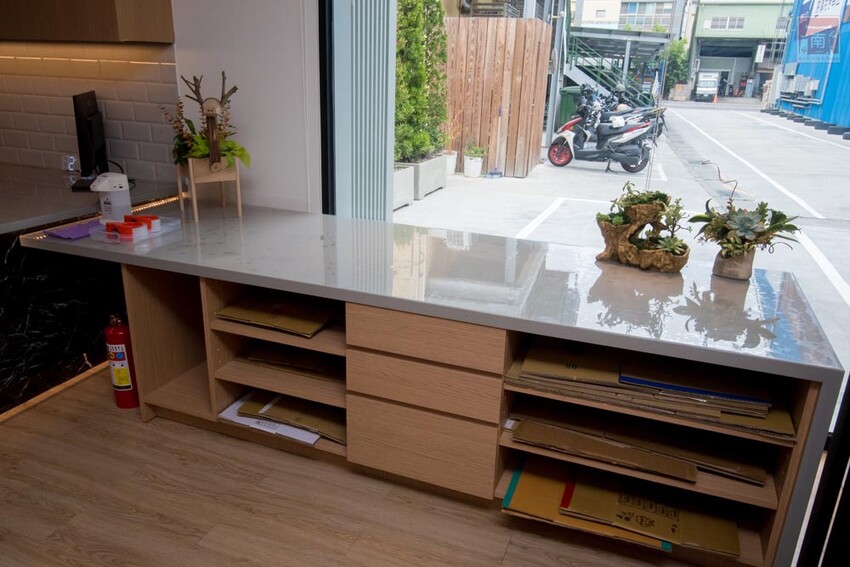 【冷凍食品賣場】專業冷凍食品超市，海鮮、生鮮、調理食品一次購足，千款商品現貨供應，專屬停車場及小孩遊樂區~魚大俠冷凍食材本舖 - 南人幫