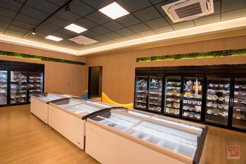 【冷凍食品賣場】專業冷凍食品超市，海鮮、生鮮、調理食品一次購足，千款商品現貨供應，專屬停車場及小孩遊樂區~魚大俠冷凍食材本舖 - 南人幫