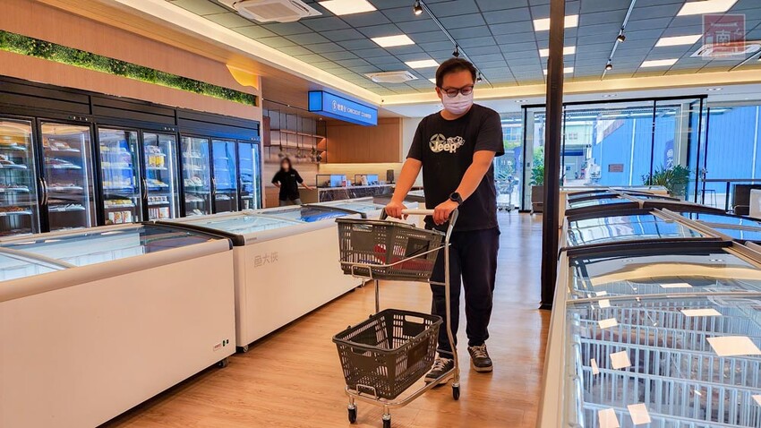 【冷凍食品賣場】專業冷凍食品超市，海鮮、生鮮、調理食品一次購足，千款商品現貨供應，專屬停車場及小孩遊樂區~魚大俠冷凍食材本舖 - 南人幫