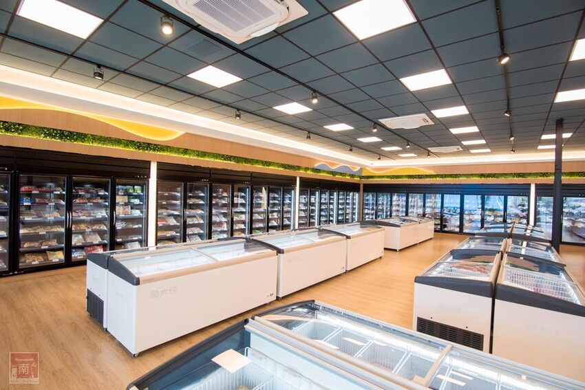 【冷凍食品賣場】專業冷凍食品超市，海鮮、生鮮、調理食品一次購足，千款商品現貨供應，專屬停車場及小孩遊樂區~魚大俠冷凍食材本舖 - 南人幫