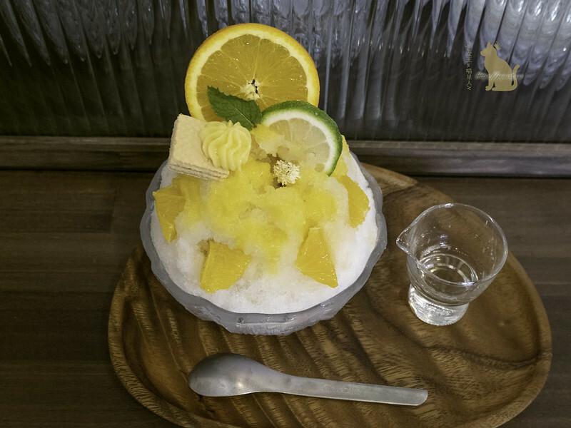 台中冰店 §夕日裡的王八蛋 開到深夜的冰店是日雜懷舊風格!