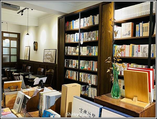 捷運中山站 ‧ 奎府聚書店 Kimotsi(書店/咖啡)
