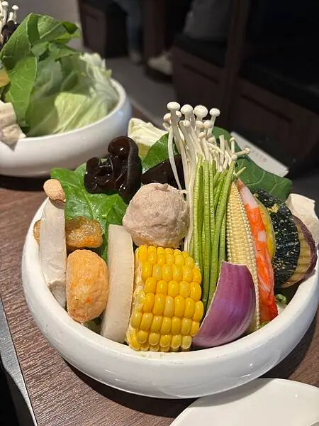 台北中山萬客什鍋長安東路店,飲料跟冰淇淋贏過主餐的火鍋店!記 台北中山萬客什鍋長安東路店,飲料跟冰淇淋贏過主餐的火鍋店!記